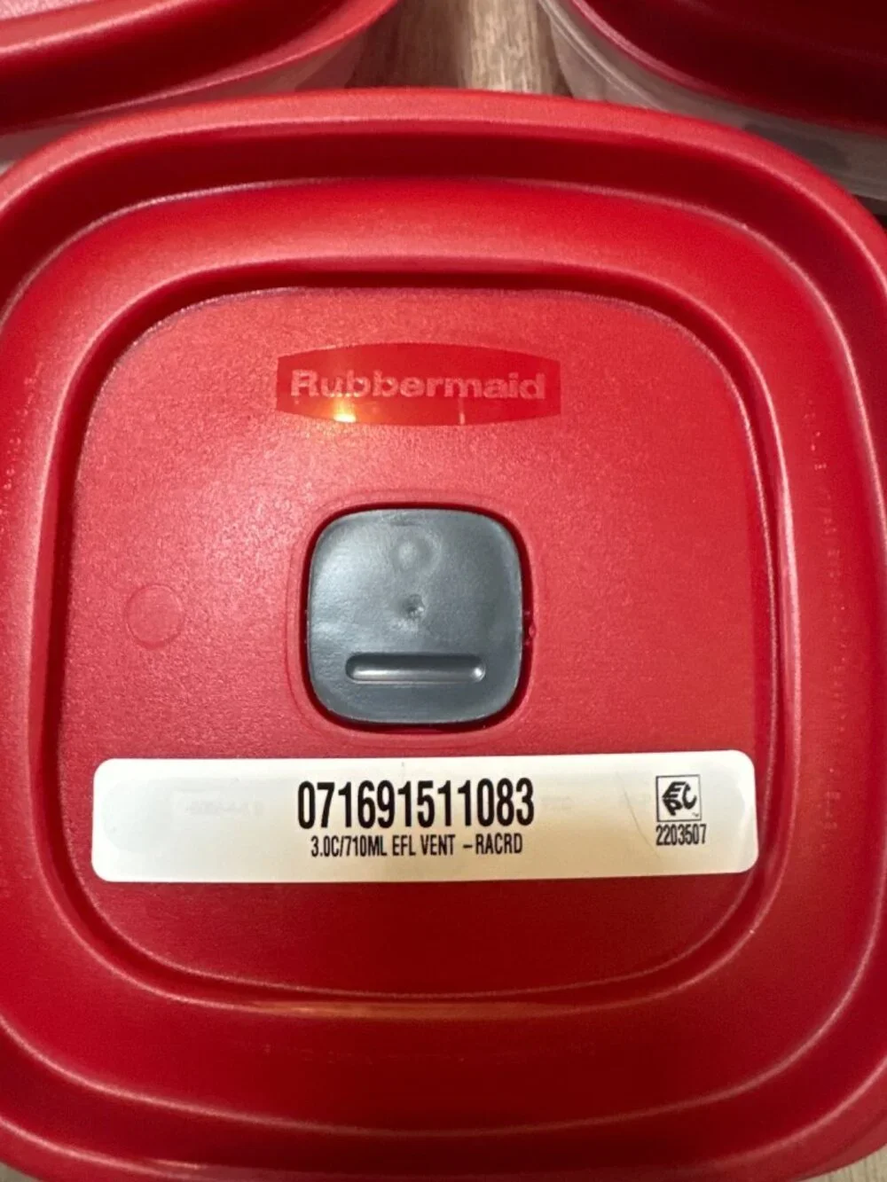 Rubbermaid Easy Find Lids Vented Lids 3-Cup Red Lid Stackable BPA Free Set Of 4
